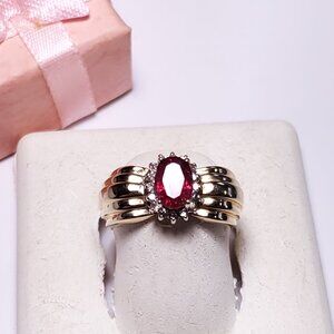 Estate .91ctw Oval Ruby and Round Diamond Bold Shrimp side 14Kt Y/Gold Ring22501
